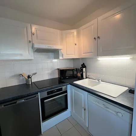 Restaurant Et Parking Privatif Lägenhet